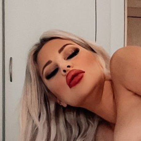 Nicci Azzy onlyfans star