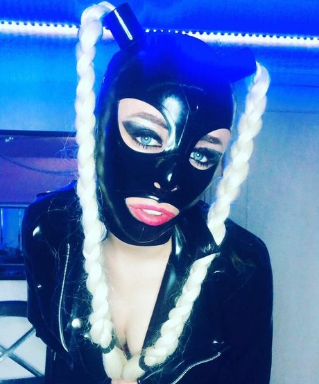 Cath28 onlyfans model