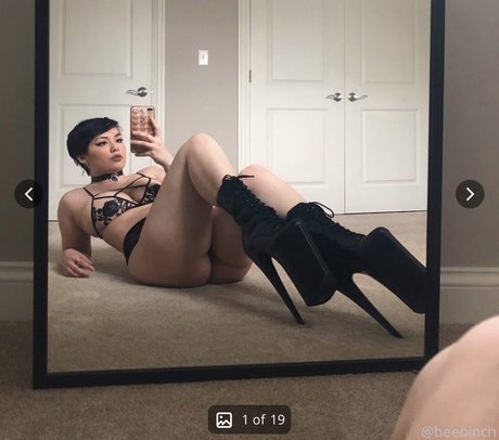 Beebinch_ onlyfans strip