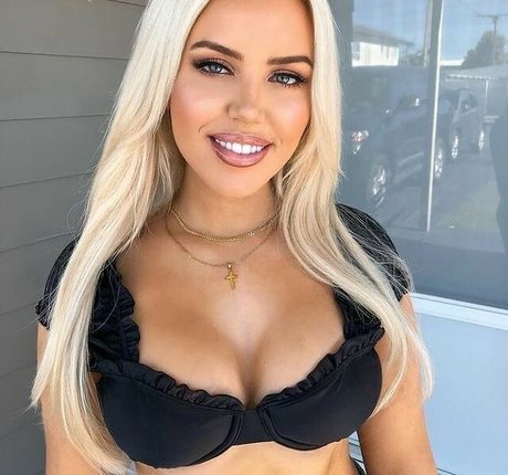 Sarah Sinclair on onlyfans