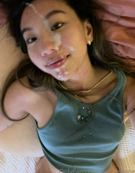 ainsleyace nude only fans