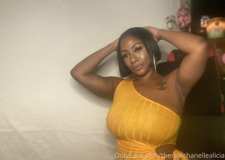 therealchanellealicia onlyfans strip tease