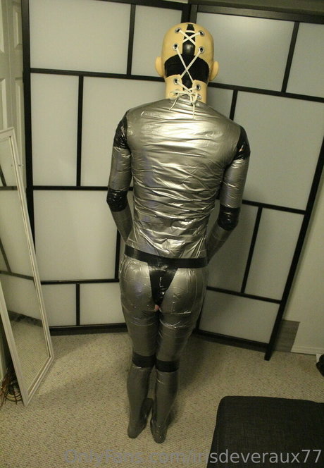 irisdeveraux77 onlyfans strip