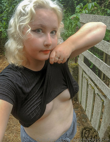 witchyblossom strip onlyfans