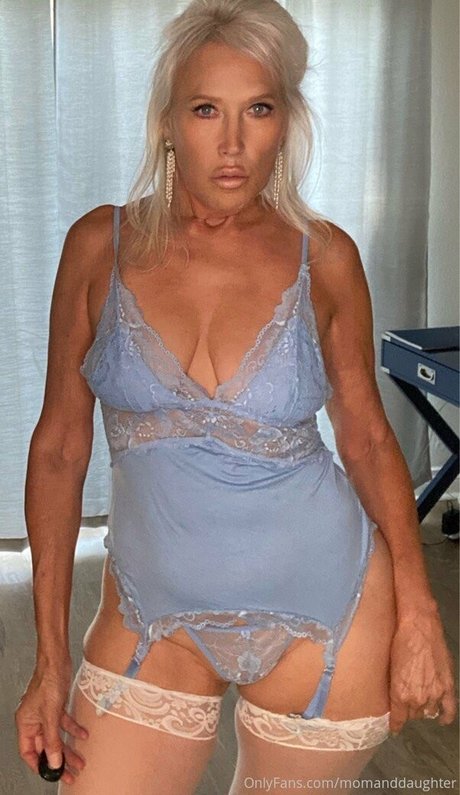 momanddaughter nude onlyfans pics