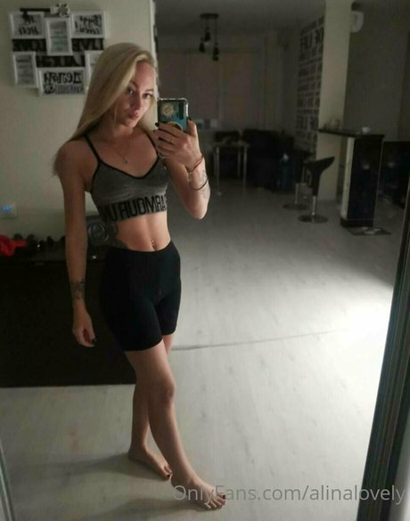 alinalovely onlyfans strip tease