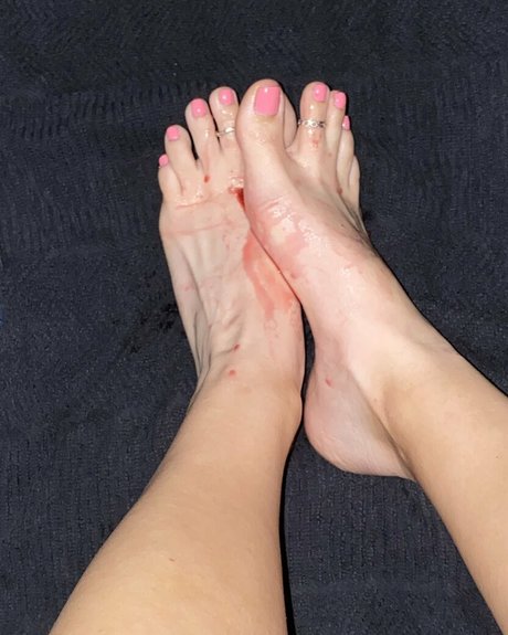 sashasfeetishxo nude onlyfans leak