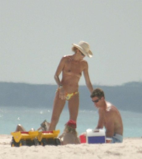 Elle Macpherson onlyfans x