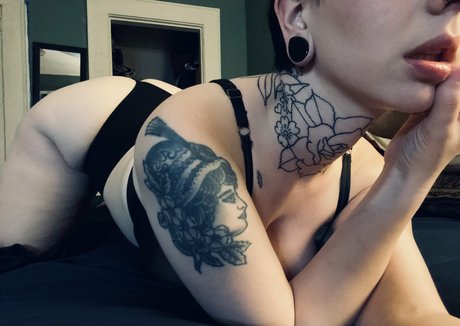 moremoiraxoxo onlyfans nude content