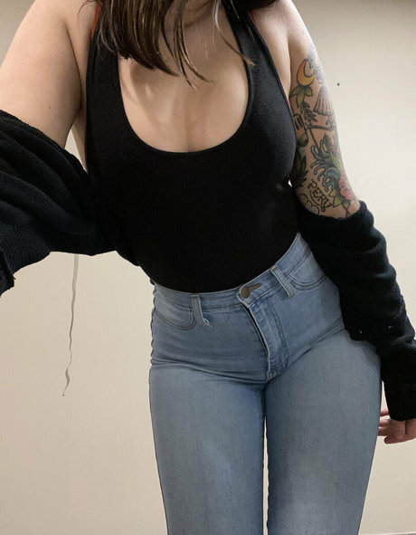 cherrytatts onlyfans nude pictures