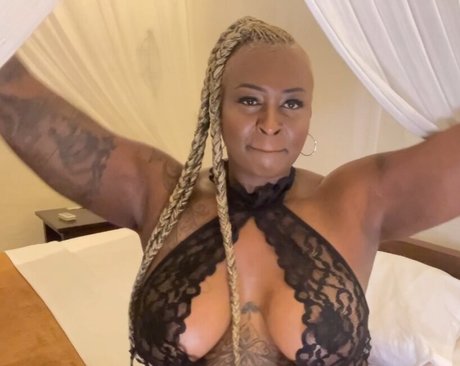 Monna White xxx only fans