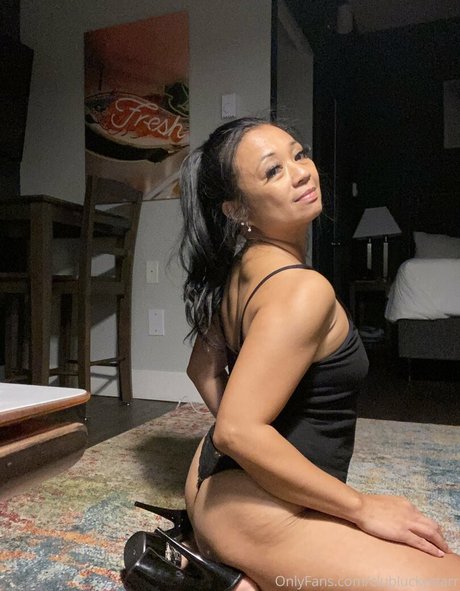 clubluckystarr only fans leak