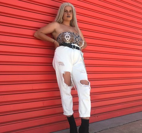 Mirra R onlyfans page