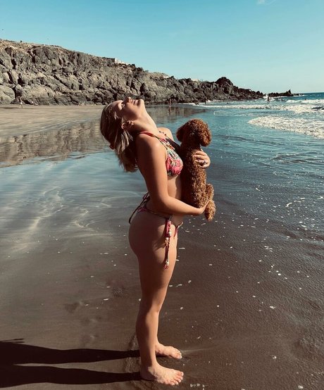 Alicia Agneson nude porn onlyfans