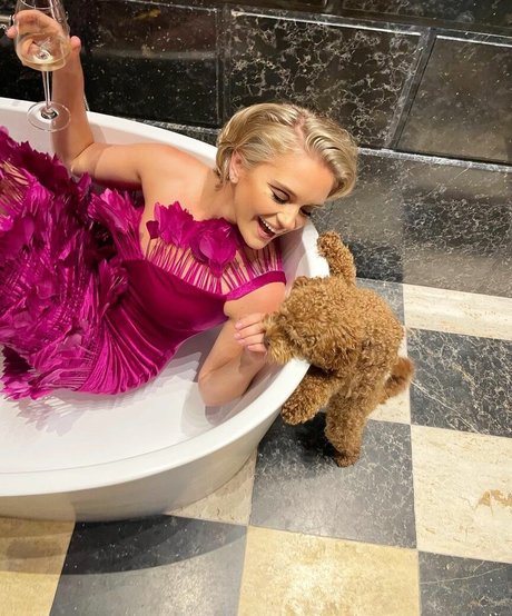 Alicia Agneson onlyfans porn