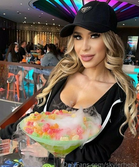 skylerheitz onlyfans ass