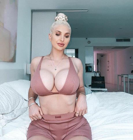 Laura Blake Hahnel leaked only fans