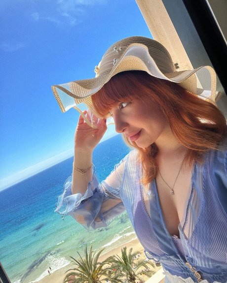 Lara Lunardi onlyfans tits