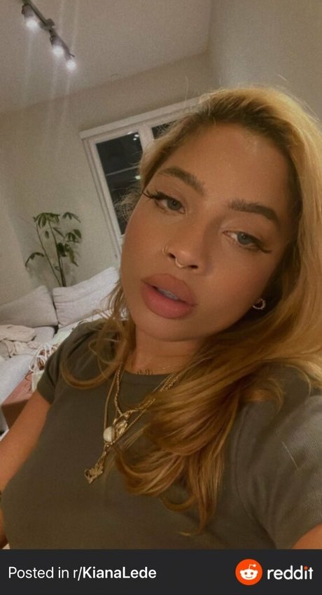 Kiana Lede onlyfans strip tease