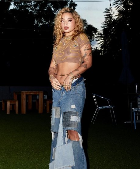 Kiana Lede onlyfans nide