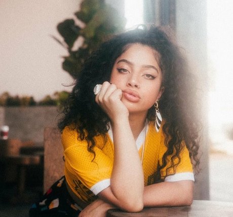 Kiana Lede onlyfans sextape