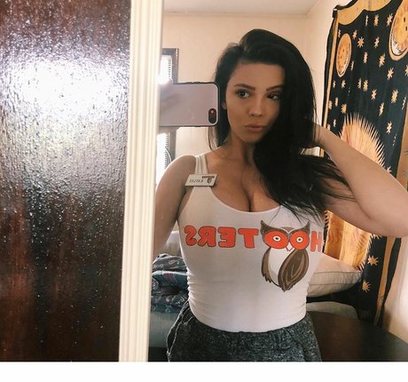 Kaylee Burnett topless onlyfans