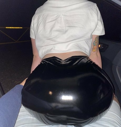 ellijade leaked onlyfans pictures