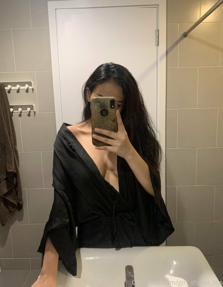 girl shows tits onlyfans free porn