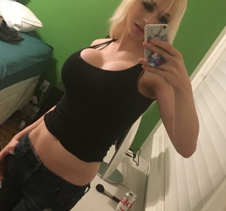 Krystal Syx onlyfans content