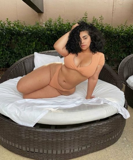 Megan Velez Profile pic