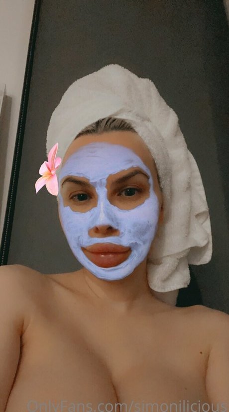simonilicious nude onlyfans