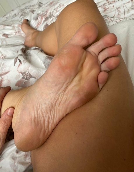 callyfeet33 only fans nudes