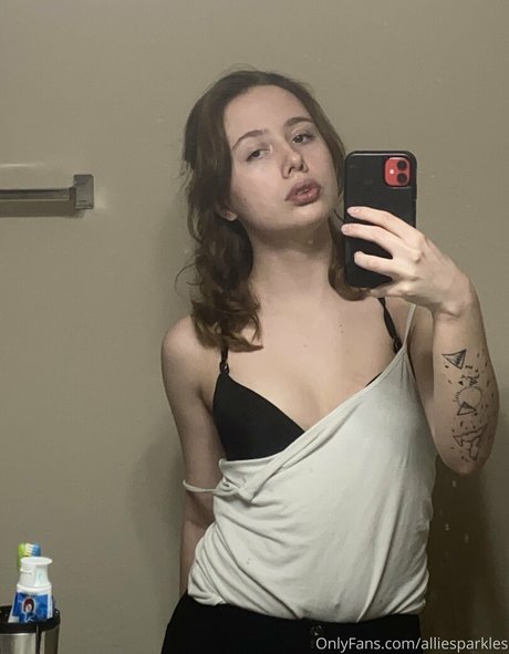 alliesparkles onlyfans leaked.