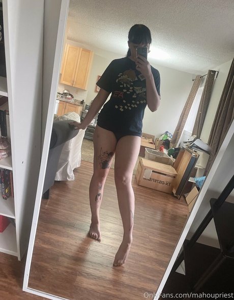 mahoupriest onlyfans ass