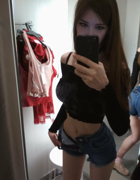 ninelbordel onlyfans strip tease