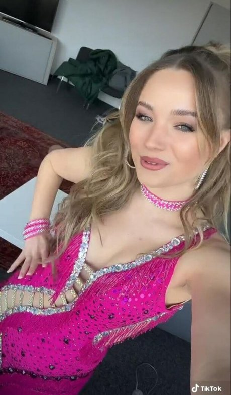 Julia Beautx feet onlyfans