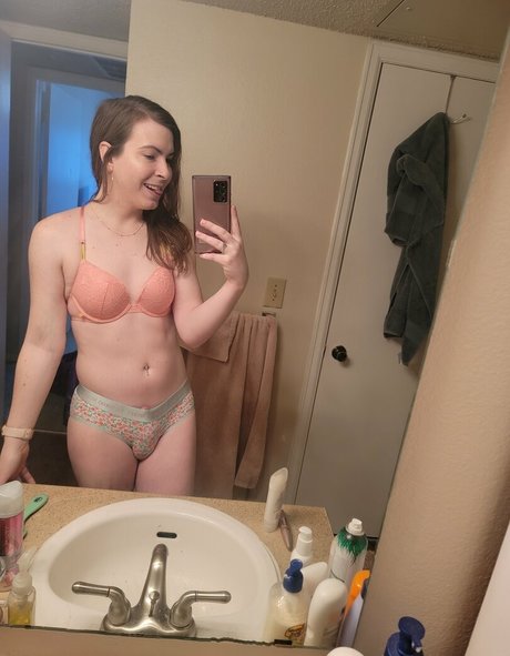 princesstyler25 onlyfans model images