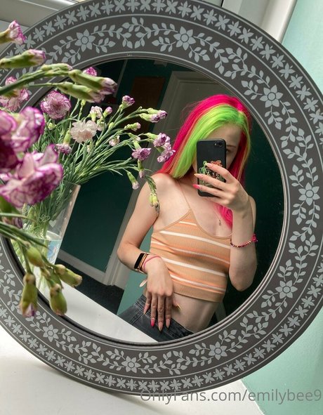 emilybee9 onlyfans model photo