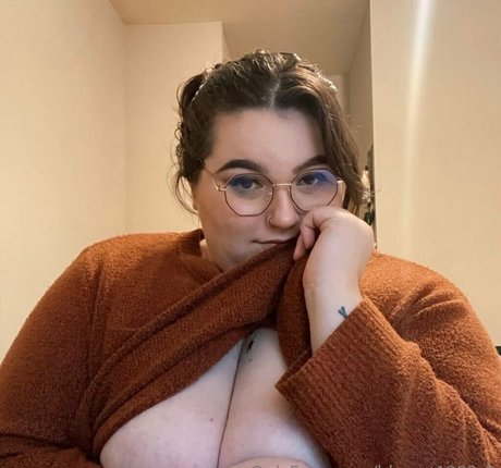 blynne1998 2 naked onlyfans