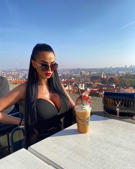 Adriane Linn onlyfans leak new