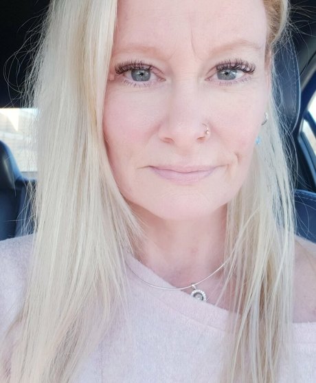 these grey eyes onlyfans leams