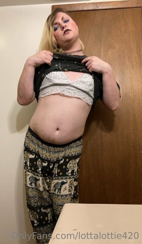 lottalottie420 nude leaked onlyfans