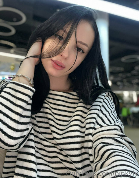 pinkyly only fans leak porn