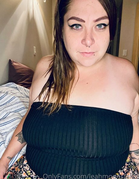 leahmoonstarzz onlyfans tits