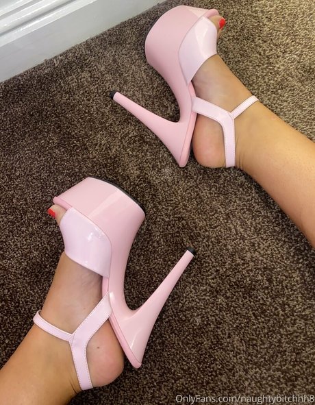 naughtybitchhh8 onlyfans nude pics