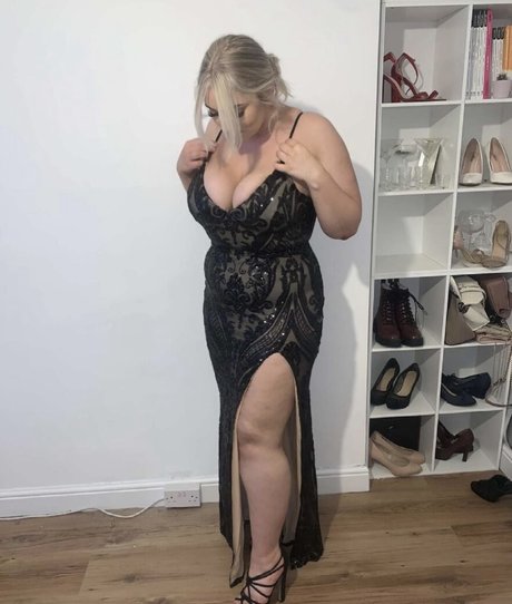 Hollie H onlyfans sextape