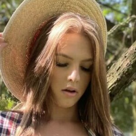 Rafaela Didone onlyfans lean