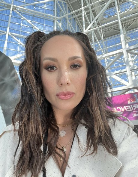 Cheryl Burke onlyfans leaj