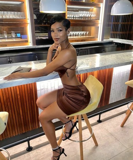 Nia no long onlyfans model photo