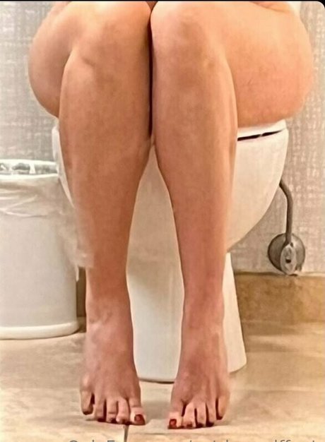 nxtdoormlffeet naked on onlyfans